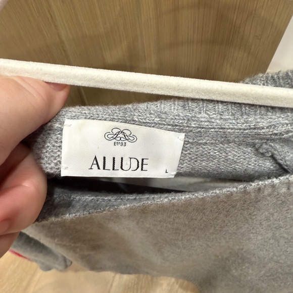 Sweater - Picture 2 of 4